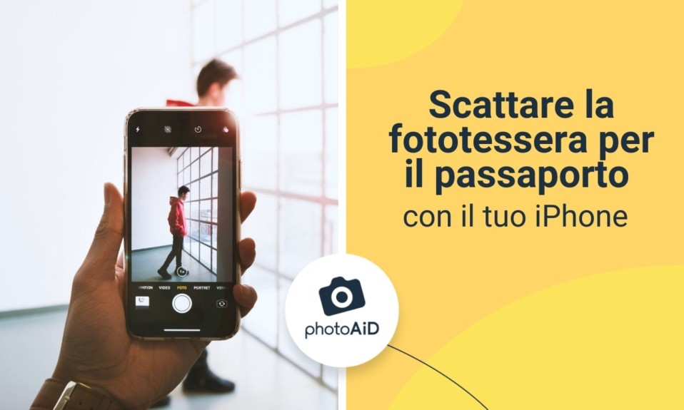 Alcuni scattano una foto a un ragazzo.