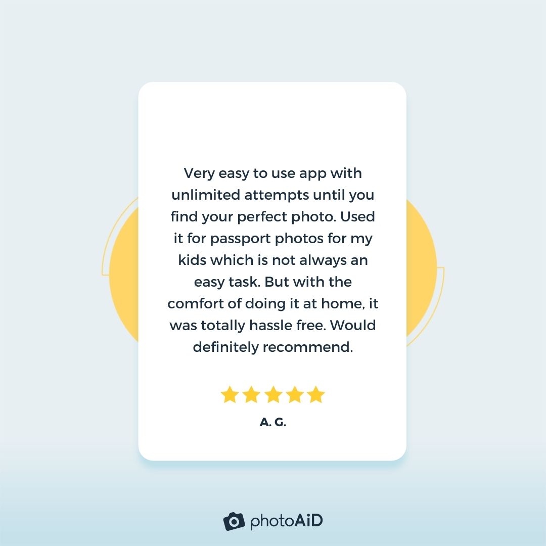 A 5-star review of the PhotoAiD app written by a satisfied customer.
