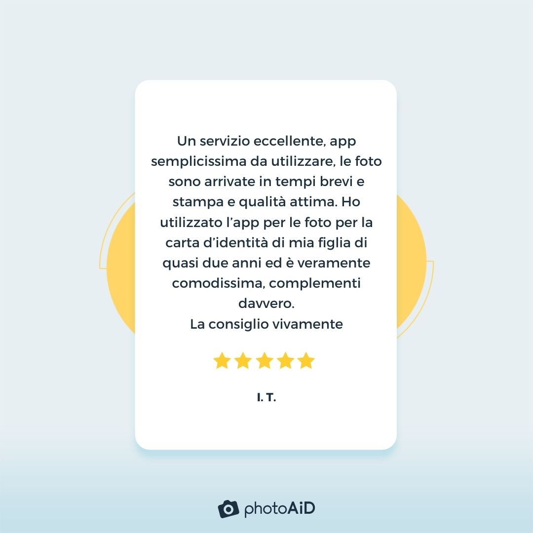 Una recensione di PhotoAiD lasciata da una cliente soddisfatta.